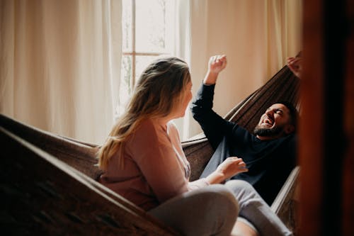 Foto profissional grátis de afeição, alegre, amor