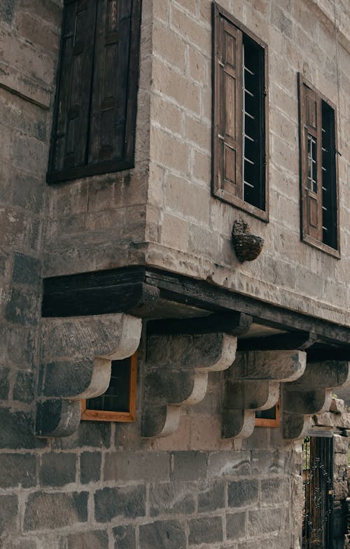 Foto profissional grátis de antigo, ao ar livre, aparência