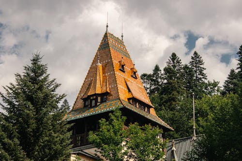 Ilmainen kuvapankkikuva tunnisteilla art nouveau -arkkitehtuuri, katto, linna