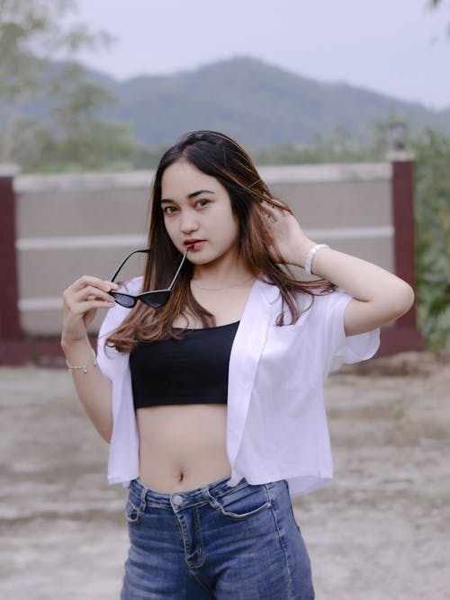 Foto stok gratis bergaya, blus, crop top