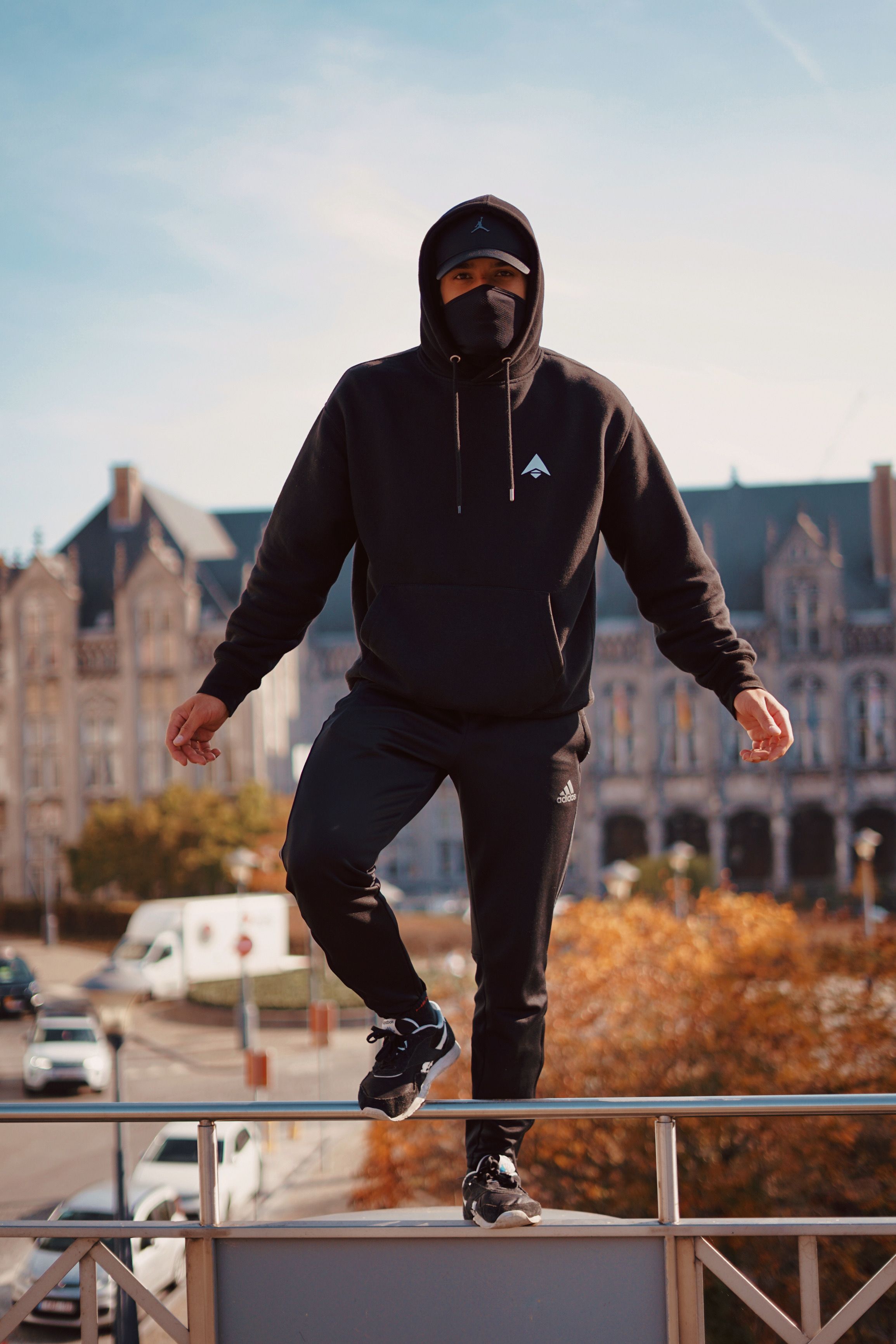 Man in Black Hoodie and Pants Wearing a Facemask · Free Stock Photo