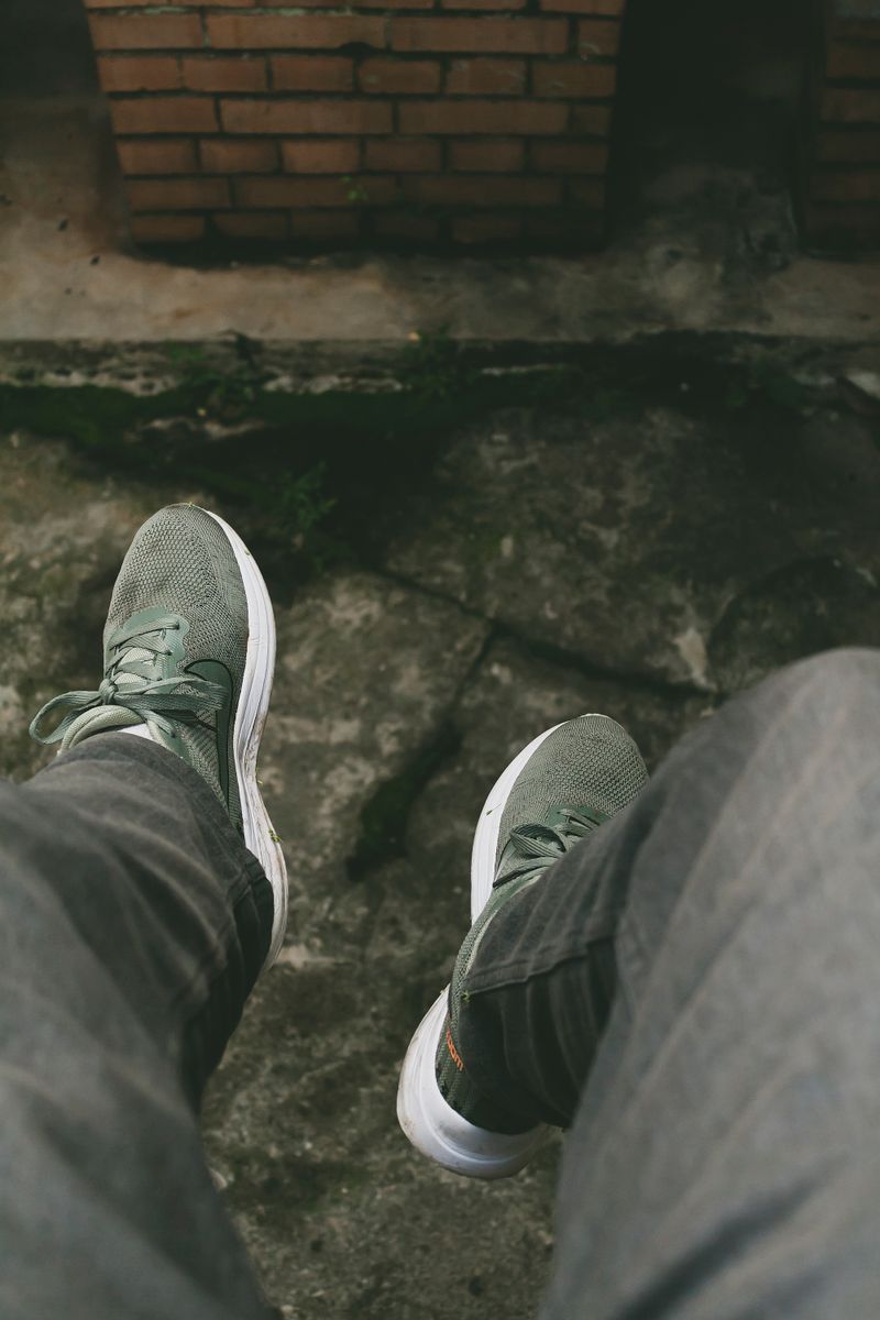 Grey sneaker with denim