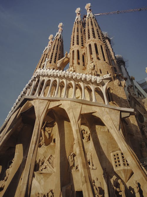 Kostenloses Stock Foto zu aufnahme von unten, barcelona, basilika