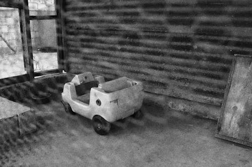 Darmowe zdjęcie z galerii z autko dziecięce, czarno-biały, nadzieja