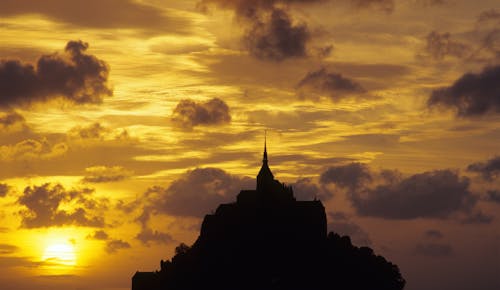Бесплатное стоковое фото с mont saint michel, normandie, багровое небо