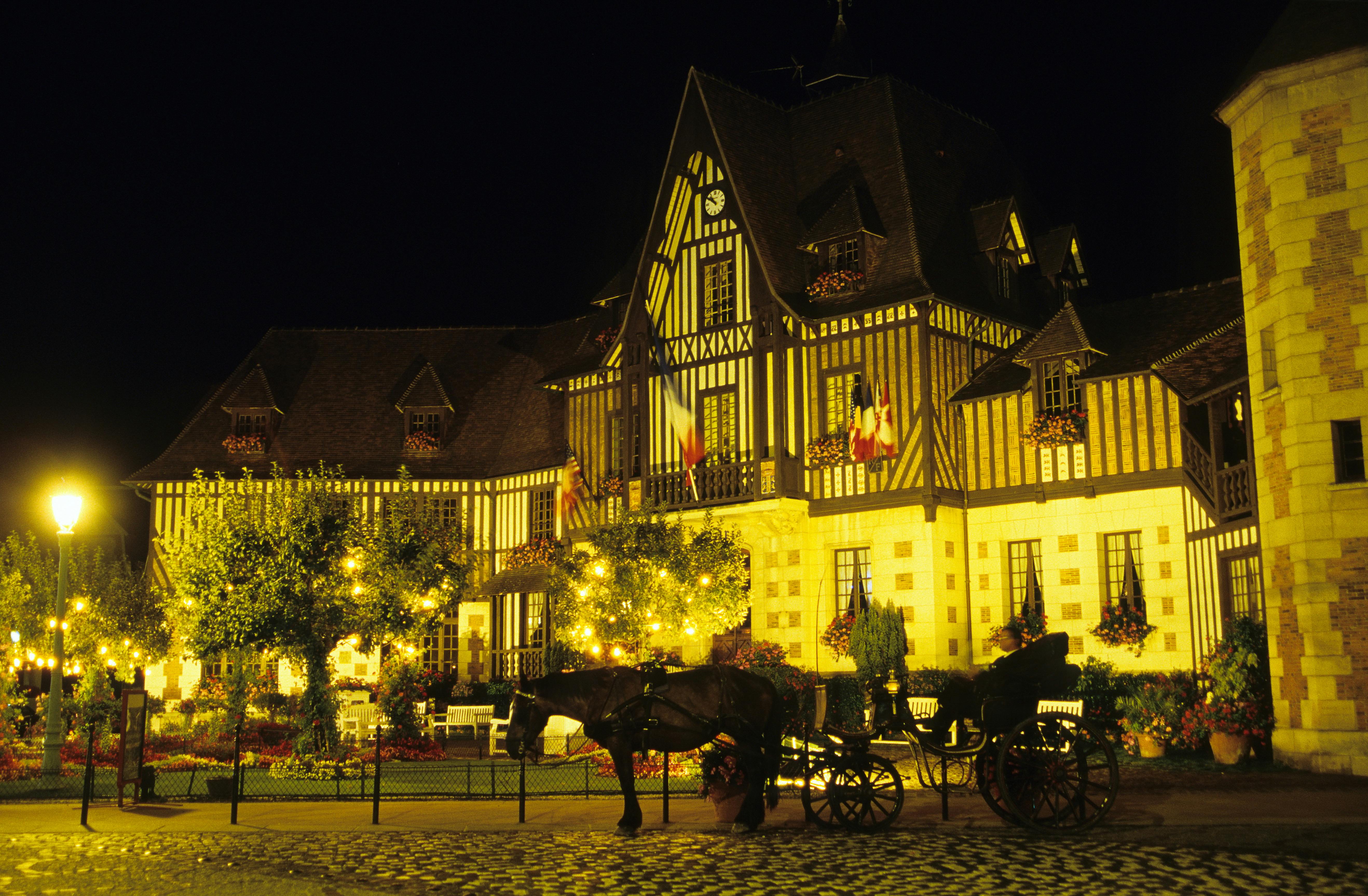 Discover the enchanting night view of Deauville
