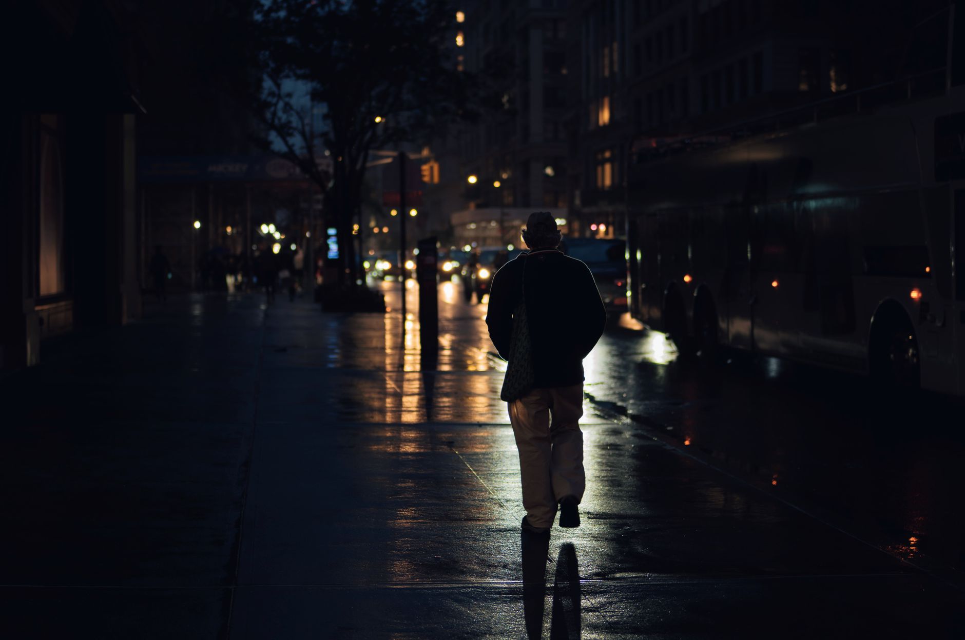소지섭의 피비린내 나는 복수극, '광장'이 단순한 조폭 누아르를 넘어선 이유