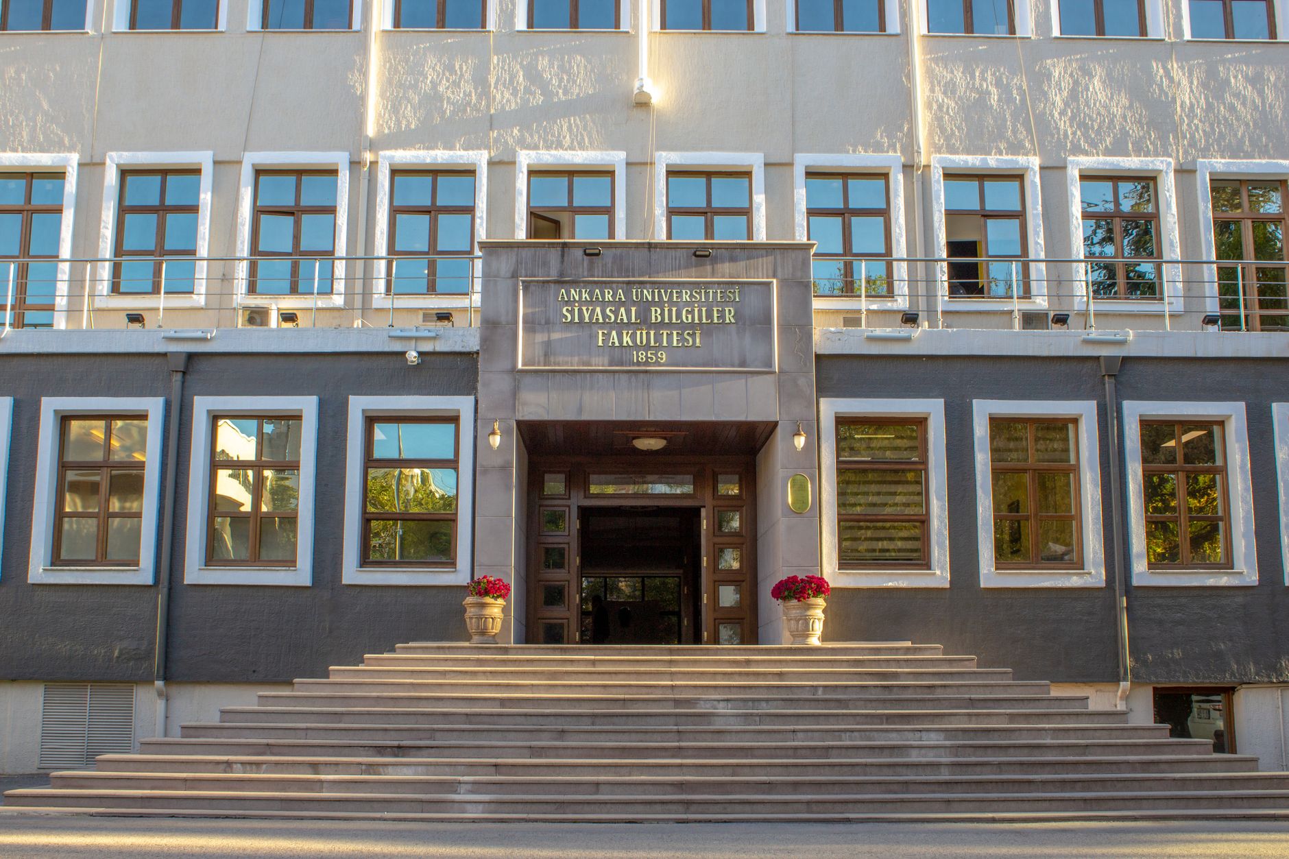 Admitere Universitatea Petroșani: Ultimele zile de înscrieri