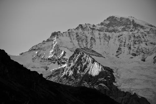 bezplatná Základová fotografie zdarma na téma Alpy, černobílý, cestování Základová fotografie