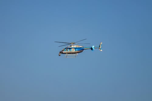 Gratis Immagine gratuita di cielo azzurro, elicottero, rotorcraft Foto a disposizione