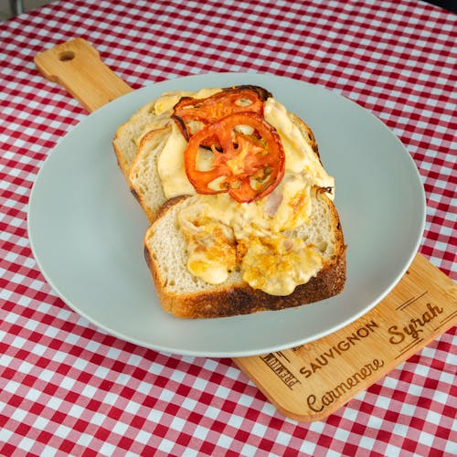 Gourmet bred with scrambled eggs and tomato