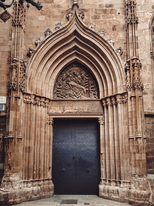 Free Intricate Gothic doorway with ornate arches at a historic cathedral. Perfect for architecture and design enthusiasts. Stock Photo
