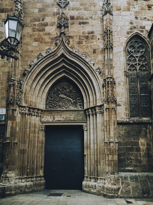 Free Capture of a historic Gothic cathedral facade showcasing intricate architectural details and a grand doorway. Stock Photo