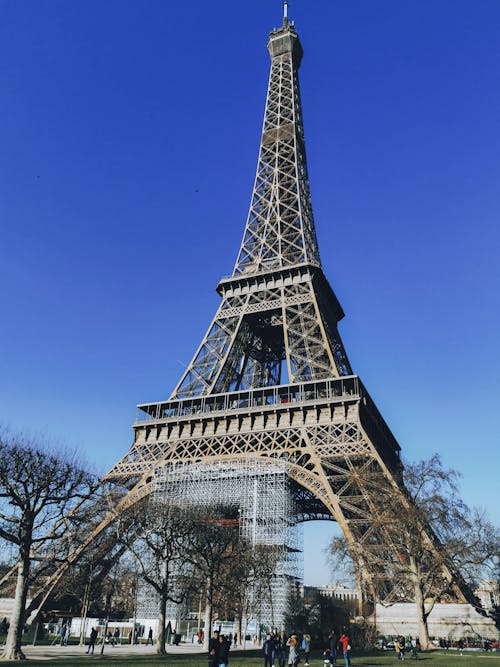 Fotobanka s bezplatnými fotkami na tému Eiffelova veža, Francúzsko, modrá obloha