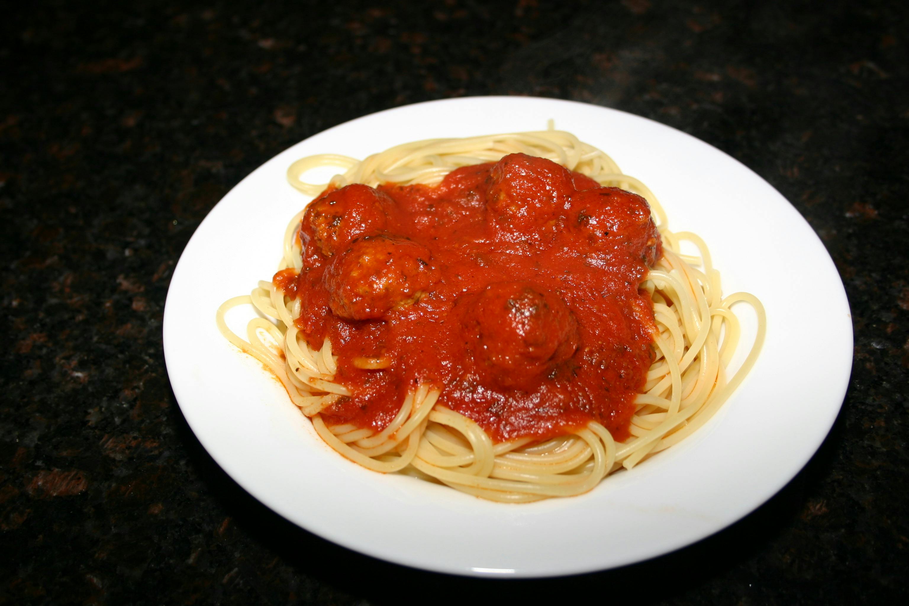 Free stock photo of spaghetti and meatballs