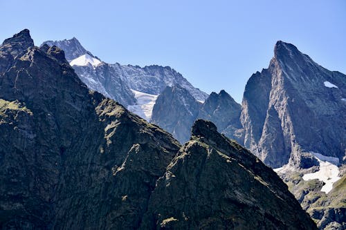 Kostenloses Stock Foto zu aufnahme von unten, blick auf die berge, felsiger berg