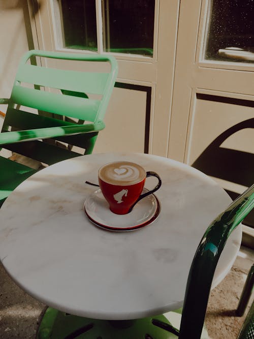 cappuccino, dikey atış, Fincan içeren Ücretsiz stok fotoğraf