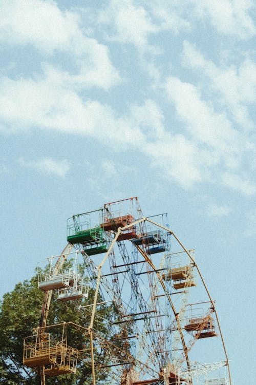 Free A Ferris Wheel under a Cloudy Sky Stock Photo