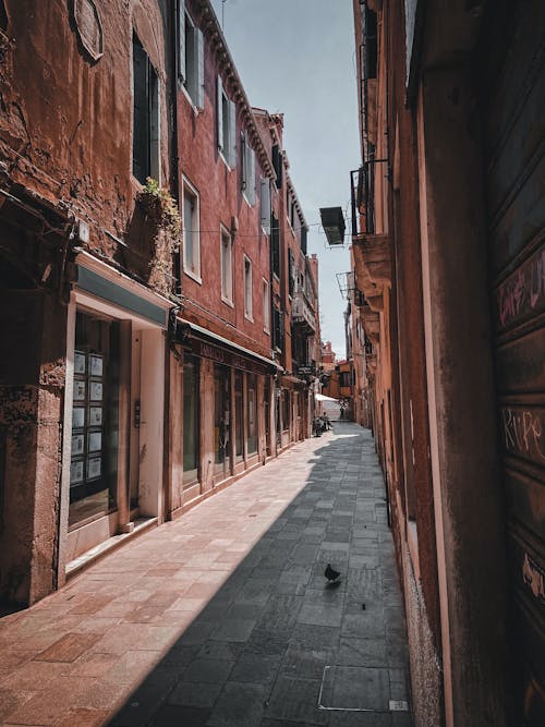 Narrow Alleyway between Buildings