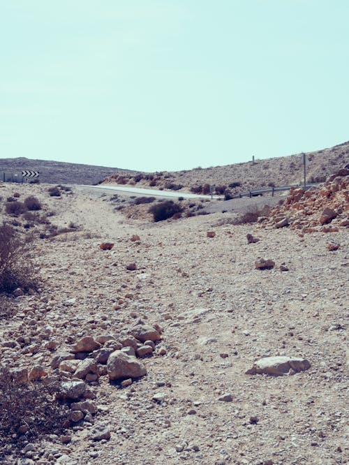 dikey atış, kayalık, yürüyüş yolu içeren Ücretsiz stok fotoğraf