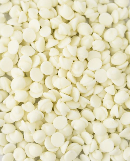 Free High-resolution close-up of white chocolate chips with a smooth texture and sweet appearance. Stock Photo