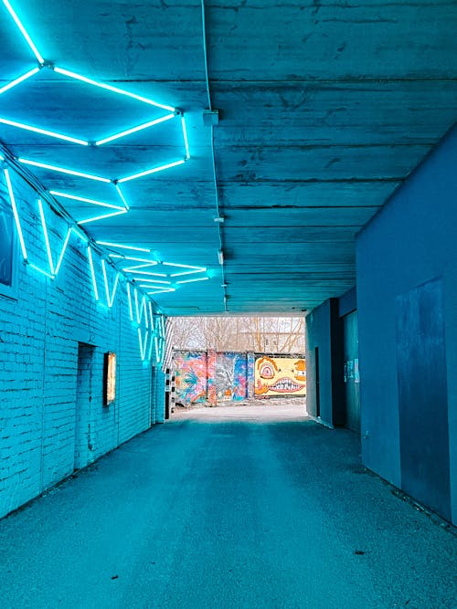 Darmowe zdjęcie z galerii z miejski, mury, neon