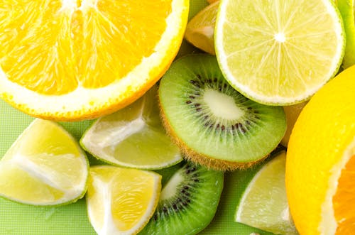 Foto De Frutas Fatiadas De Kiwi, Limão E Laranja