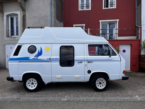 Kostenloses Stock Foto zu fahrzeug, geparkt, lieferwagen