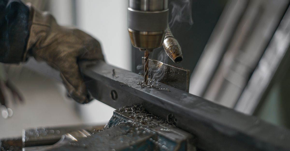 Robots de palettisation vs manipulateurs : quelle solution choisir pour votre production