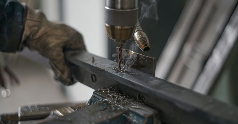 Robots de palettisation vs manipulateurs : quelle solution choisir pour votre production