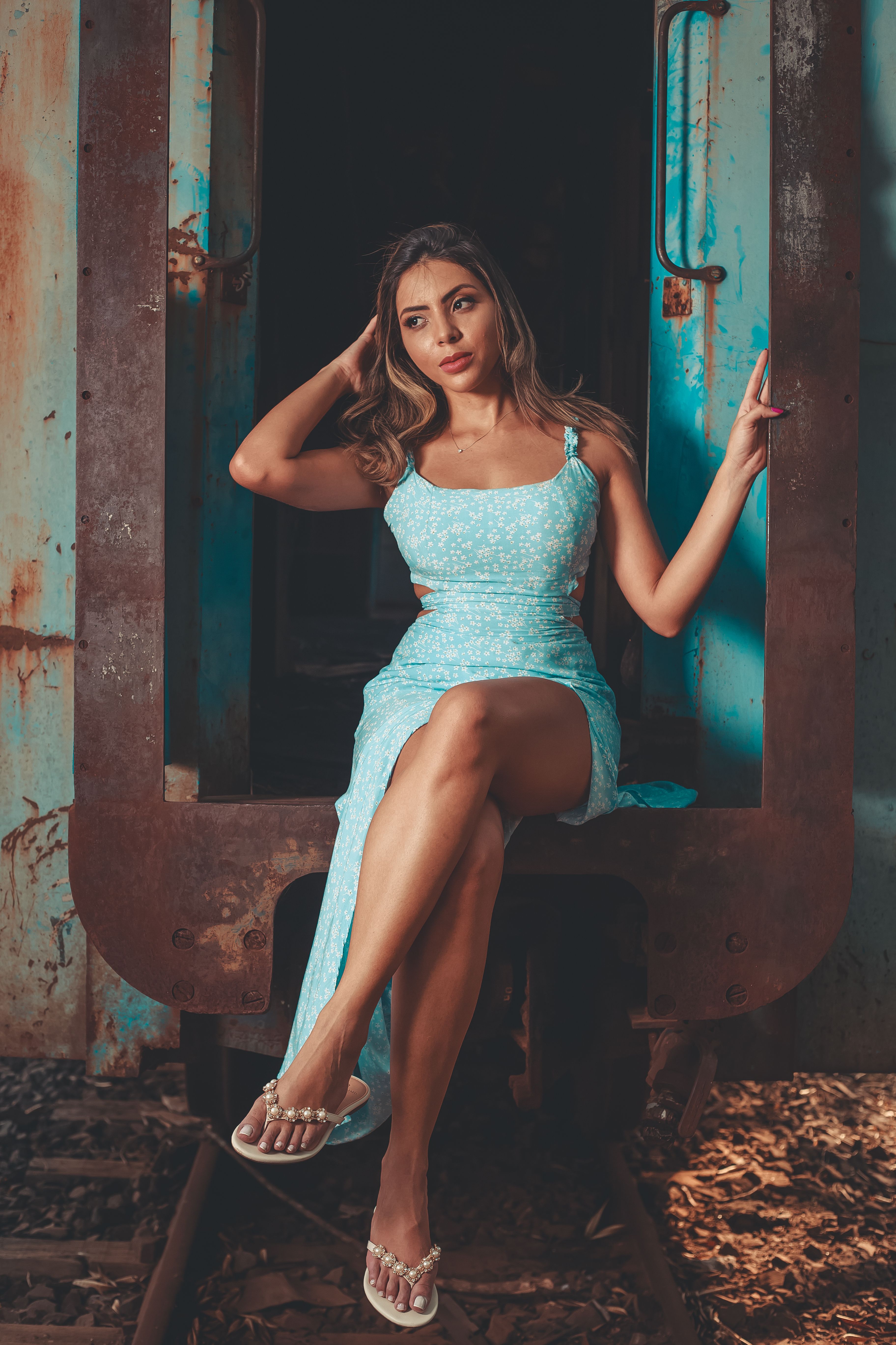 Woman Sitting while Crossed Legs · Free Stock Photo