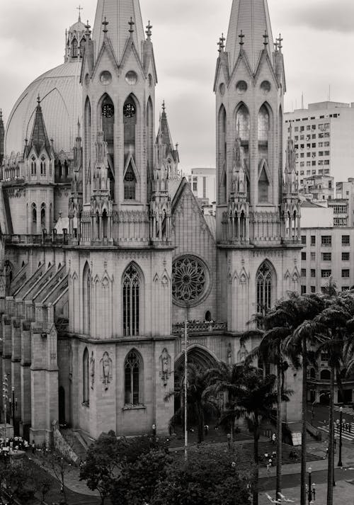 Foto profissional grátis de arquitetura sacra, católico, cidade