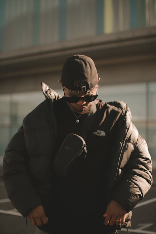 Fotos de stock gratuitas de chaqueta negra, Gafas de sol, hombre