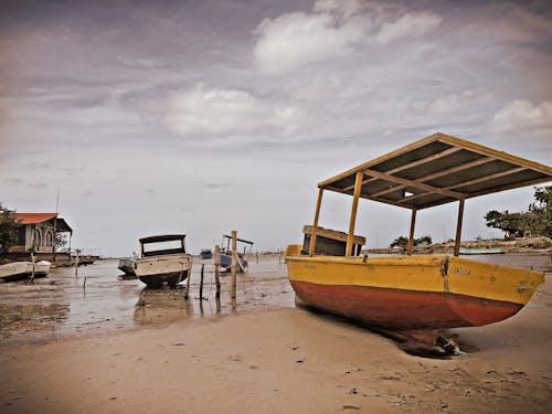 Free stock photo of boats, cuba, low tide