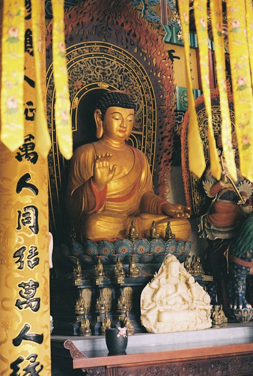 Free Golden Buddha in a Temple Stock Photo