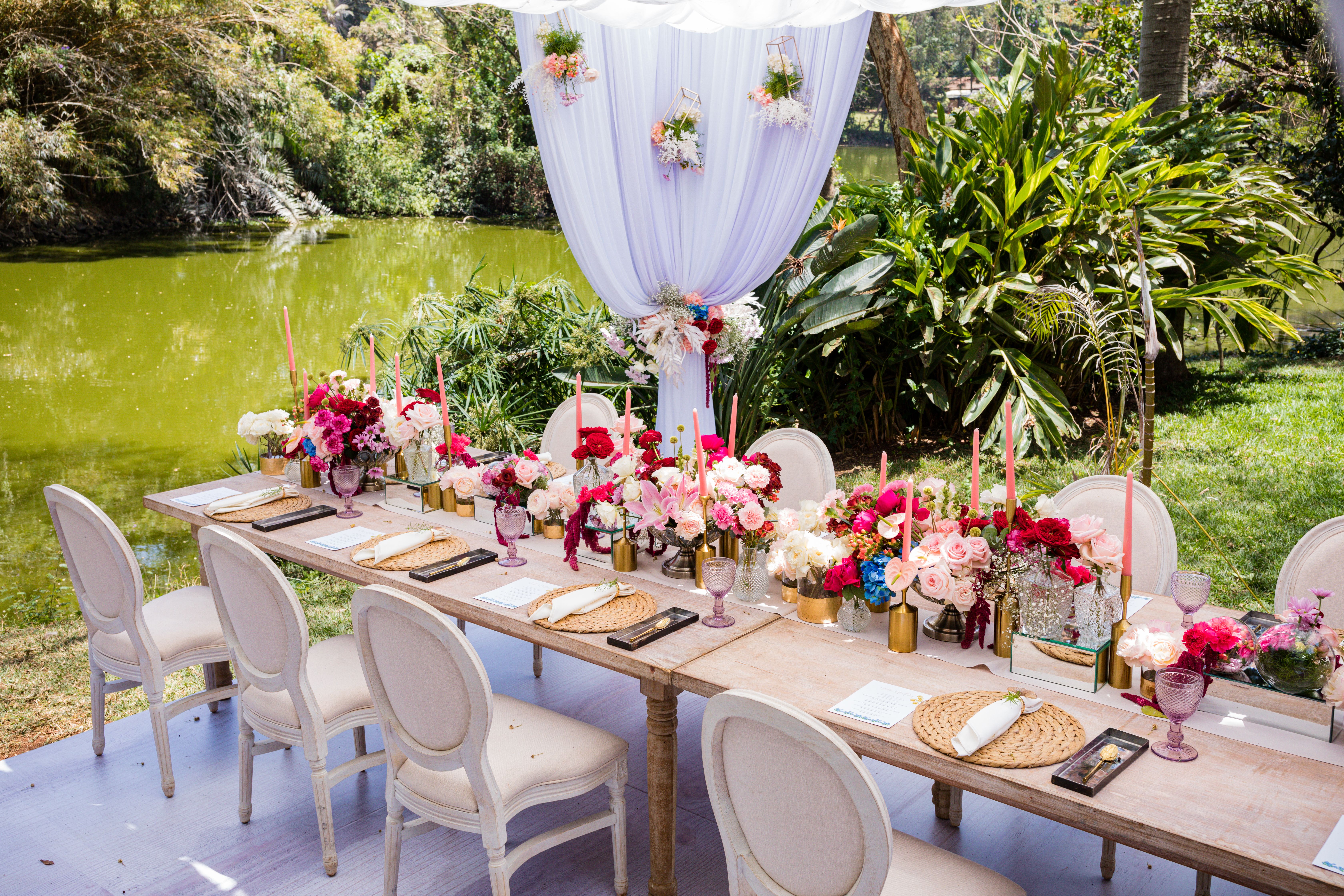 Uplifting Stories: Diamond Jewelry for Outdoor Wedding Bands