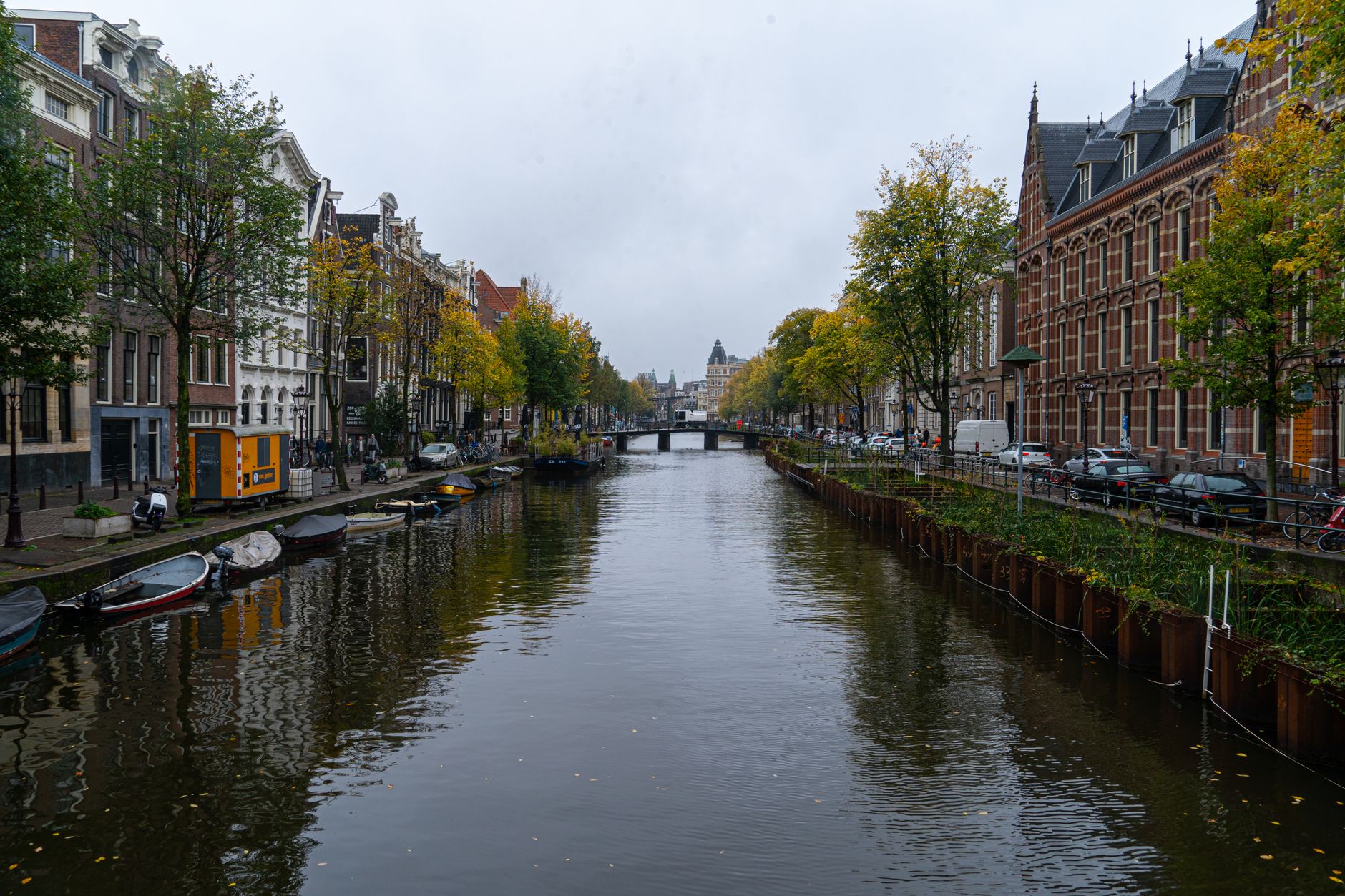 Amsterdam kanallarında düşük su seviyesi ve kuraklık etkisi