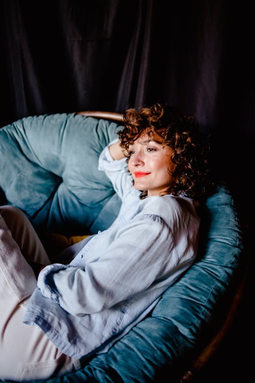 Free Smiling Woman on Sofa Stock Photo