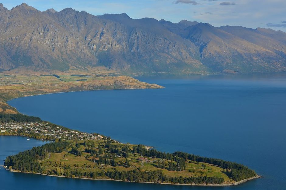 Spectacular Milford Sound Helicopter and Cruise Tour from Queenstown Review Review 2026 - Aerial view of Lake Wakatipu surrounded by mountains and scenic landscapes.