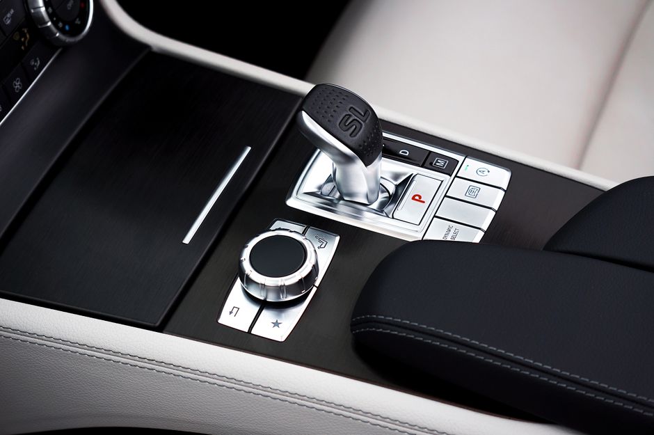 Cutie manuală vs automată: avantaje, dezavantaje și cost de întreținere
