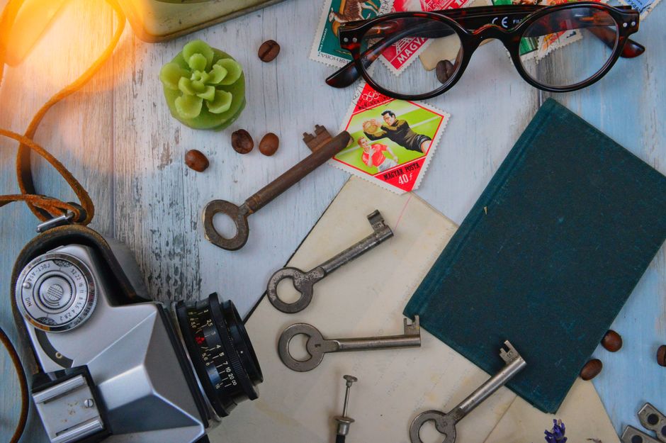 entry table keys and notebook lifestyle photo 2