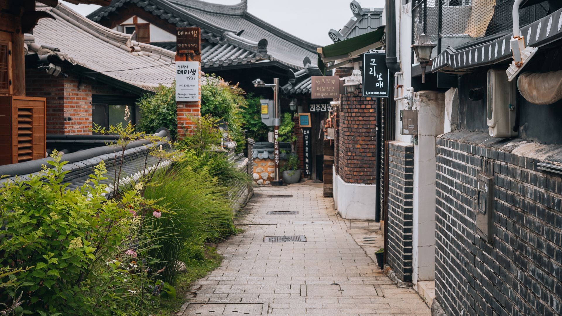 Gang tenang di Jeonju yang cocok untuk pengalaman menginap di hanok Korea