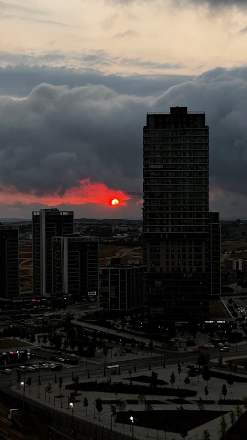 Photos gratuites de coucher de soleil, heure dorée, immeuble d'appartements