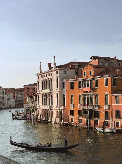 Fotobanka s bezplatnými fotkami na tému Benátky, betónové budovy, bytové domy