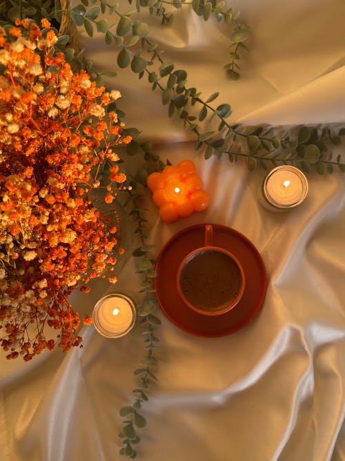 Foto profissional grátis de caneca, lamparinas, luz de velas