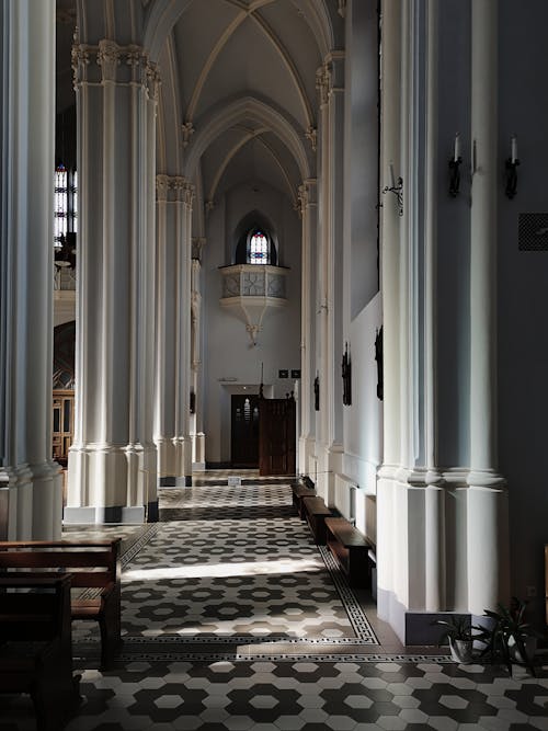 Gratis arkivbilde med arkitektonisk design, innendørs, katedral