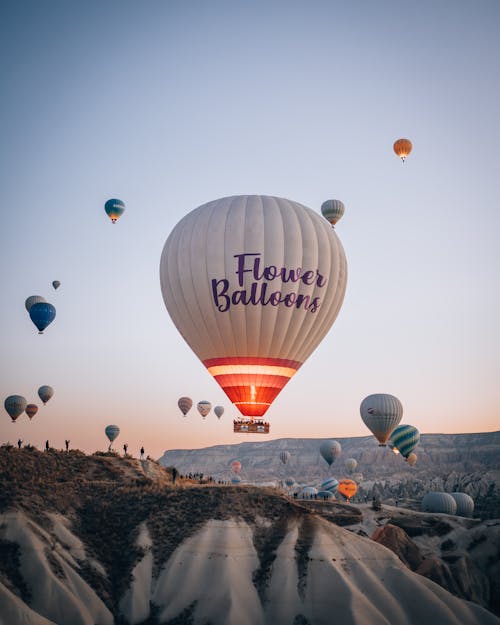 Photos gratuites de ballons, cappadoce, ciel clair