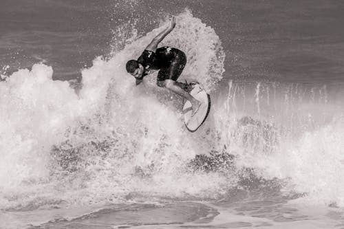 Free Grayscale Photo of Surfer on Ocean Waves Stock Photo