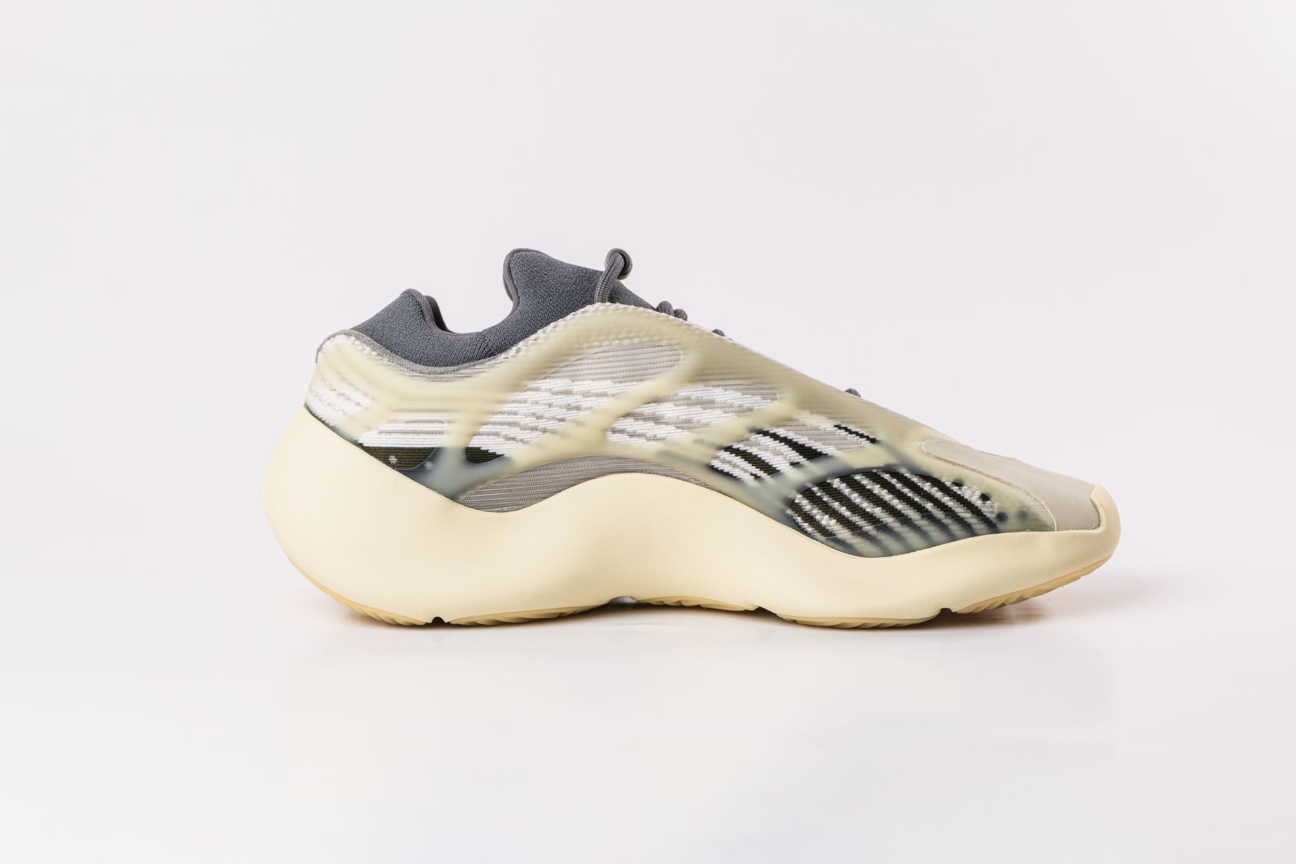 Detailed side view of a modern athletic sneaker on a white background, ideal for fashion and sportswear collections.