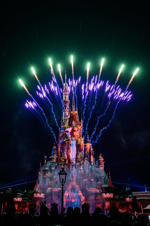 Fotobanka s bezplatnými fotkami na tému Disney, hrad, noc